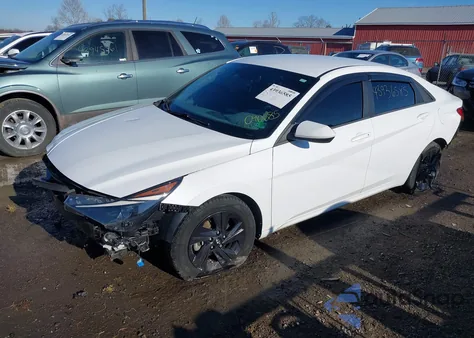 2023 Hyundai Elantra Sel z USA, uszkodzony, nr VIN 5NPLM4AG9PH090685